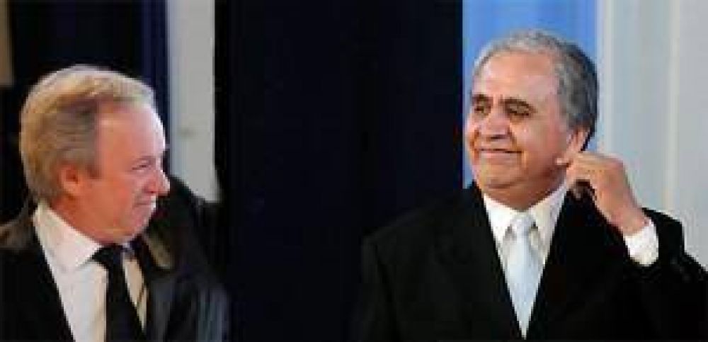 Cobraron los municipales y se profundiza el cortocicuito entre el Intendente Cant�n y el Gobernador Peralta