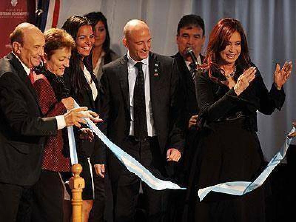 ECHEVERR�A: En Echeverr�a, Cristina pidi� a empresarios que apoyen el modelo