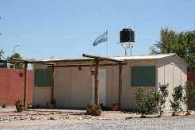 Estrenan casas de emergencia en J�chal y hay en reserva 50 m�s