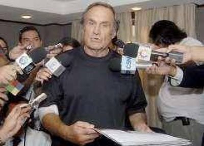 Lole afirm� que nadie le ofreci� ser candidato