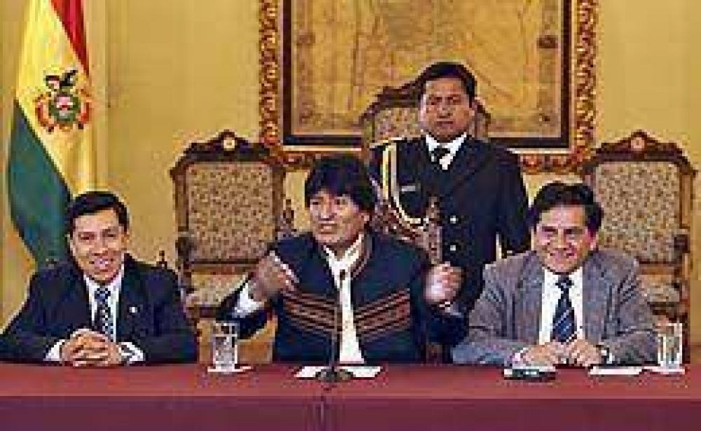 Evo prometi� que no modificar� los contratos petroleros vigentes pese a la nueva Constituci�n 