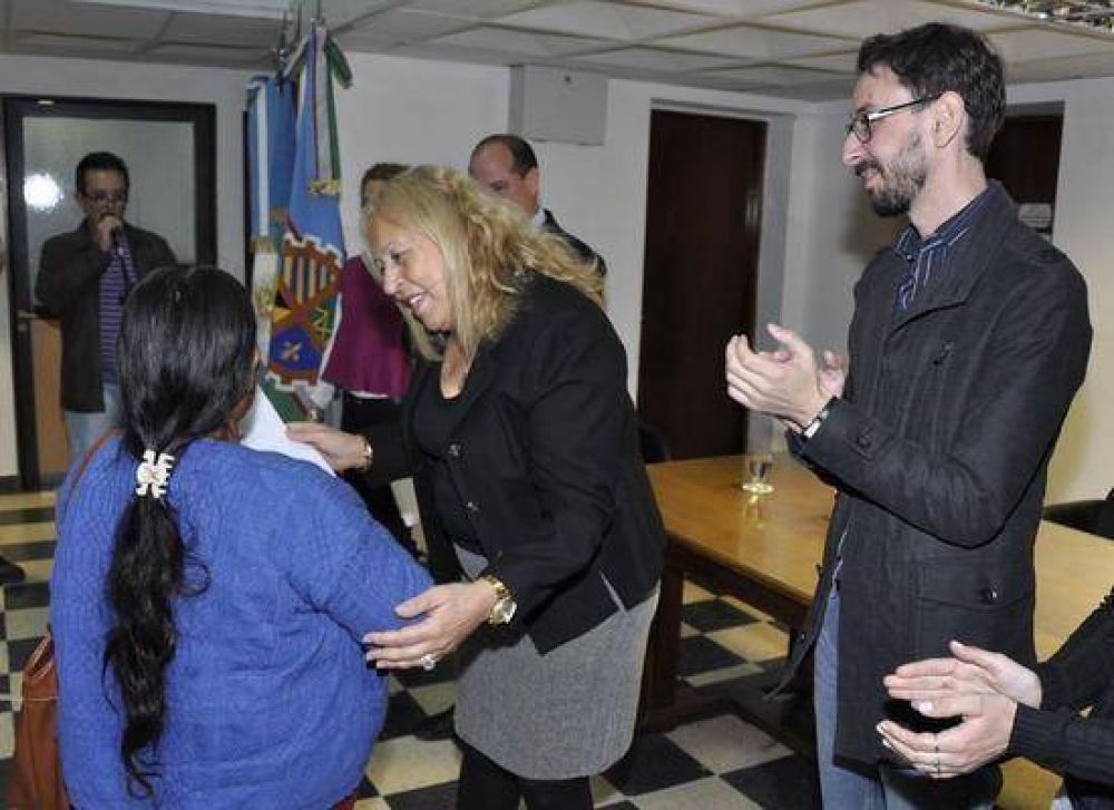La Intendente encabez� una nueva entrega de pensiones