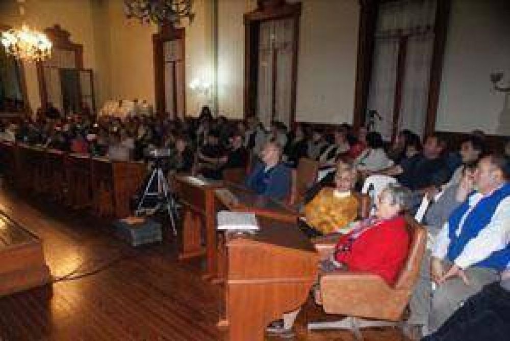 Presentaron a los vecinos los proyectos de ampliaci�n de la red cloacal