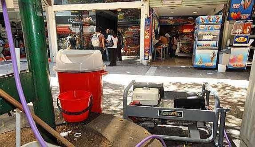 Sin luz y a 35,3�, la peatonal perdi� un d�a