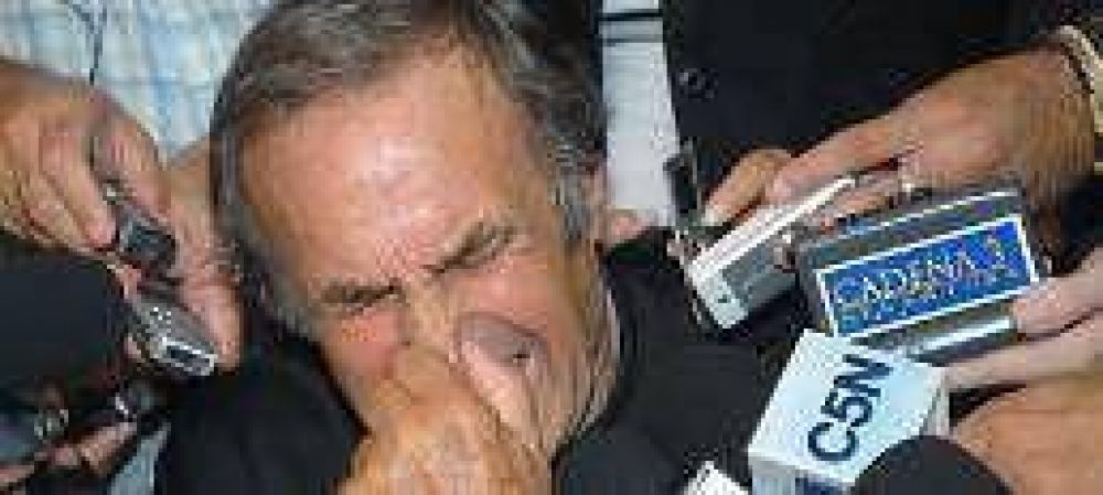 Reutemann ahora dice que est� lejos de ser candidato en octubre 