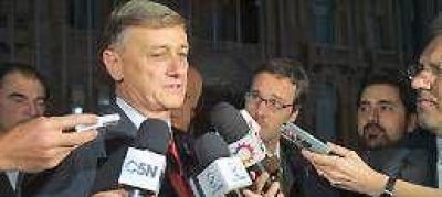 Binner congela salarios del personal de gabinete y recorta los vi�ticos 