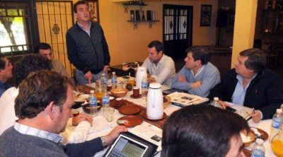 Aunque falta nafta, P�rez promete m�s estaciones