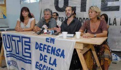 Los docentes porte�os piden una mesa de discusi�n salarial 