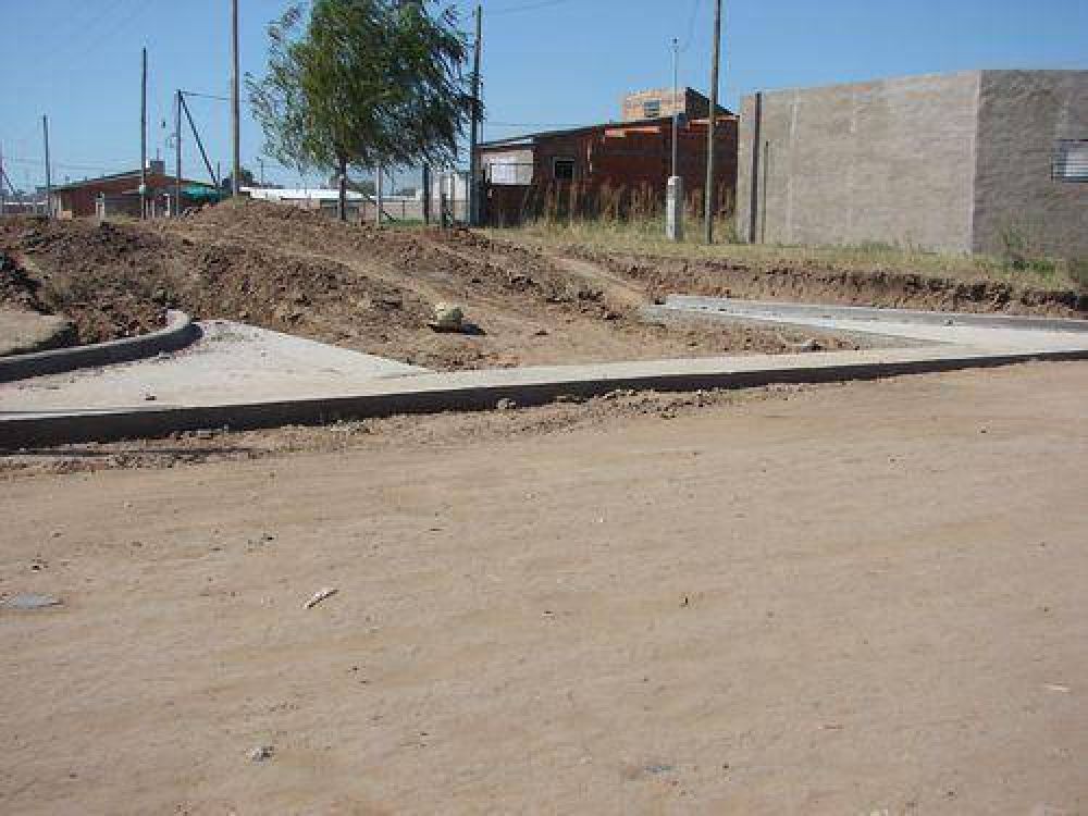EMILIO MITRE Y PRADO ESPA�OL  Cord�n cuneta en dos barrios