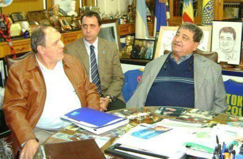 Curto y Carlos Ben formalizaron el traspaso en Ciudad Jard�n