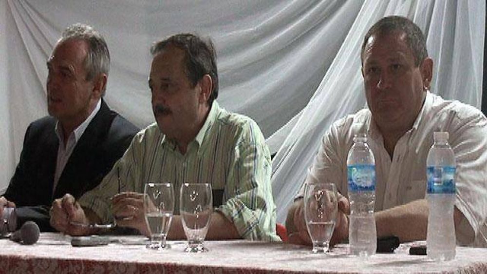 Alfons�n: critic� a Urribarri y pidi� que YPF sea de todas las provincias	