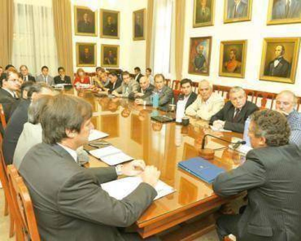Urribarri con su gabinete analiz� la situaci�n provincial