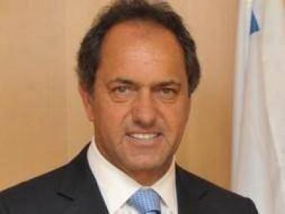 Scioli desarrolla agenda en Moreno, Carlos Casares y Quilmes