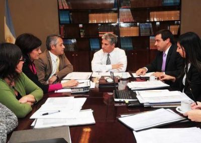Evoluci�n de los ingresos: El Gobernador se reuni� con el equipo econ�mico del Estado