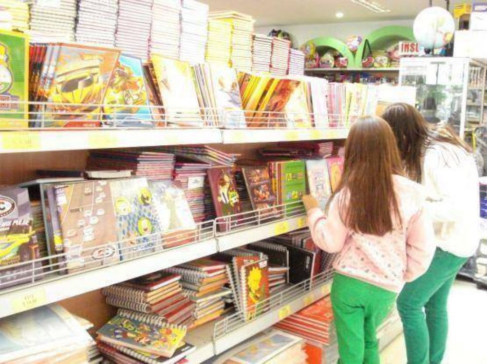 Hoy se firma acuerdo de precios de la canasta escolar .