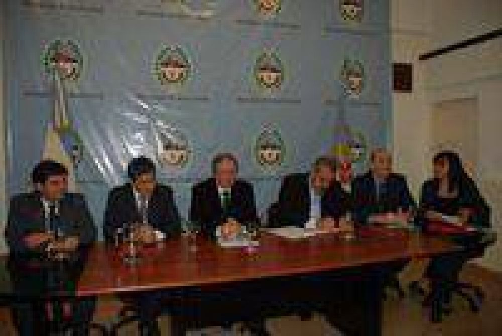 Presupuesto 2009: Peralta se reuni� con Diputados del PJ . 