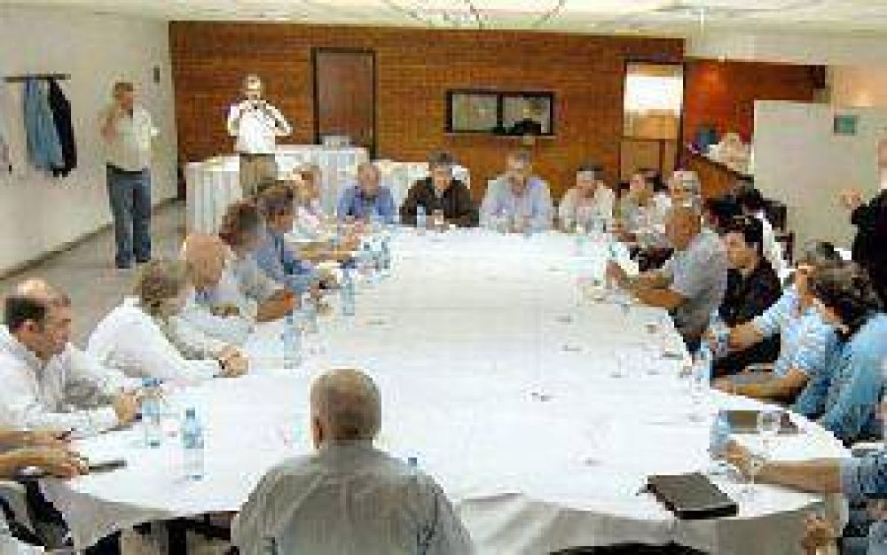 Concertaci�n Petrolera: Fuertes criticas por las ausencia de algunas operadoras. 