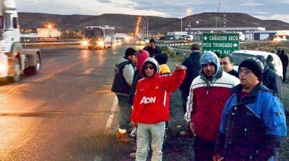 Petroleros intentan paralizar yacimientos de la zona norte ante el temor a incidentes