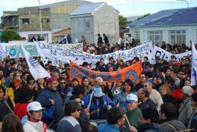 Gremios reclaman al Gobierno que intervenga para evitar �un caos social�.