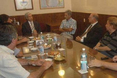El senador Jenefes apoy� al sector tabacalero y cuestion� a la Industria 