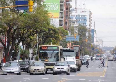 No se podr� estacionar sobre Independencia