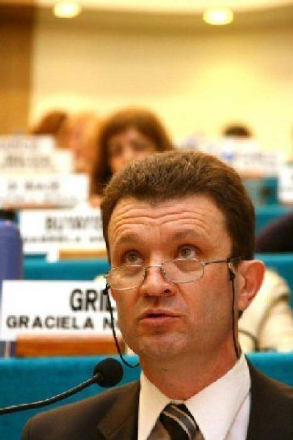 Bariloche: El ministro Pega evalu� la marcha de planes sociales. 