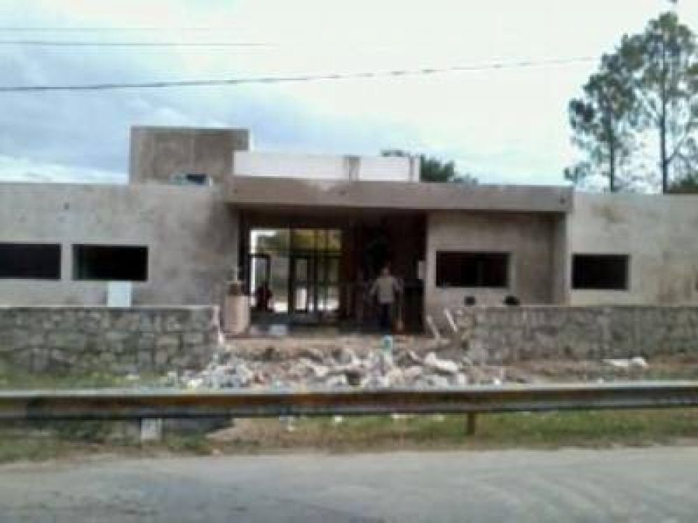 Funcionarios del Ministerio de Hacienda y Obras p�blicas visitaron la construcci�n de una comisar�a en Juana Koslay