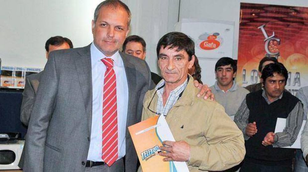 Buzzi inspecciona obras en el Aeroclub de Comodoro