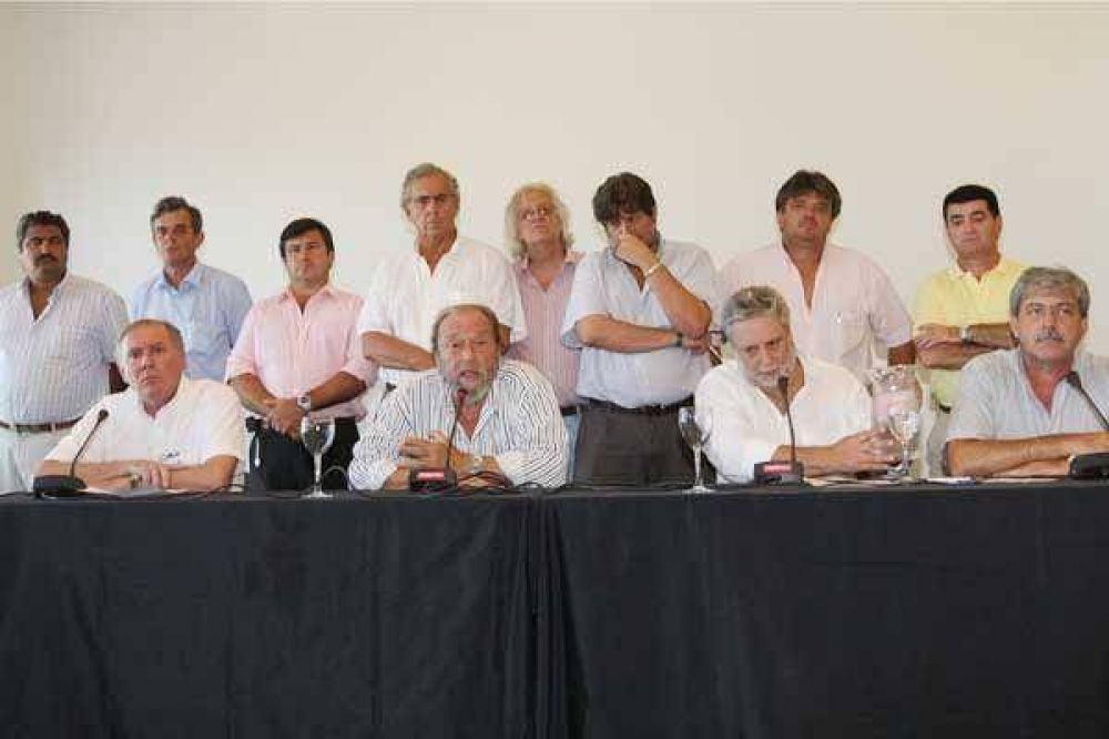 El campo va al paro, aunque acepta el llamado al di�logo