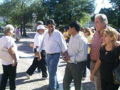 Bomb�n Mercado no fue al debate propuesto por Perea