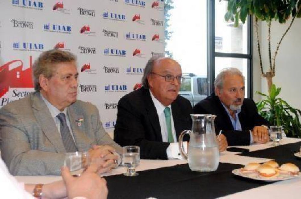 El presidente de la Uni�n Industrial se reuni� con empresarios de Almirante Brown