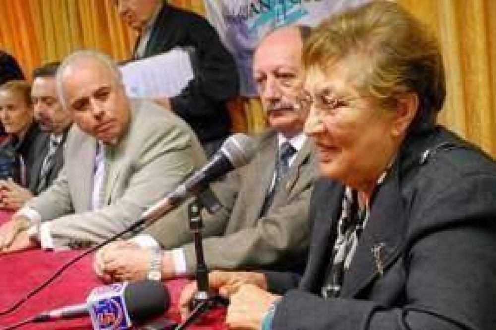 Marcelo Lima firm� convenios con instituciones deportivas y sociales