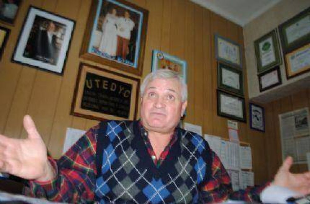 UTEDYC levanta una carpa y har� choriceada ante el Colegio de Escribanos porque no los reconocen como entidad