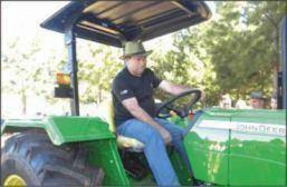 11 productores fueron beneficiados con las primeras unidades del 2012 del Pro-Tractor