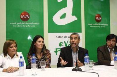 Ferraresi present� las Escuelas de Participaci�n Ciudadana en Seguridad