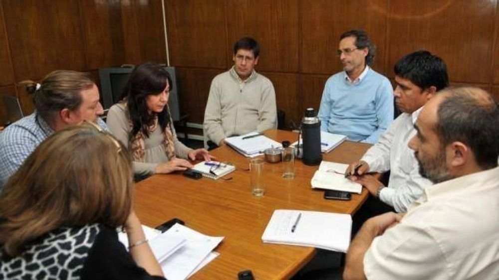 Educacion y gremios avanzan en acuerdos de politica educativa para el nivel secundario