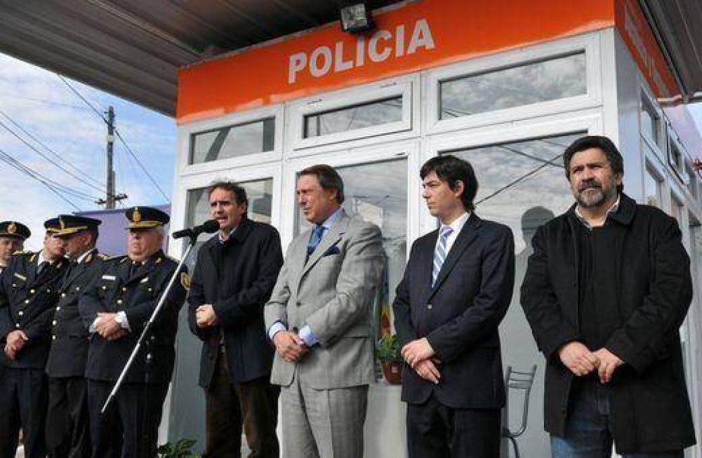 Casal y Katopodis inauguraron otra dependencia policial