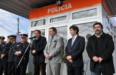 Casal y Katopodis inauguraron otra dependencia policial