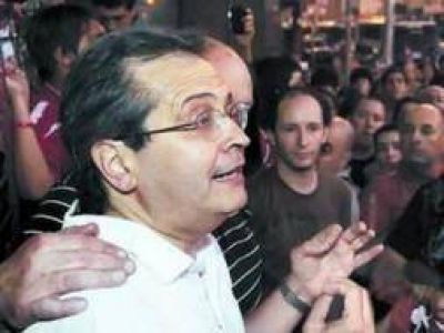 AVELLANEDA: Hinchas respaldaron a Cantero en su lucha contra los "barras"
