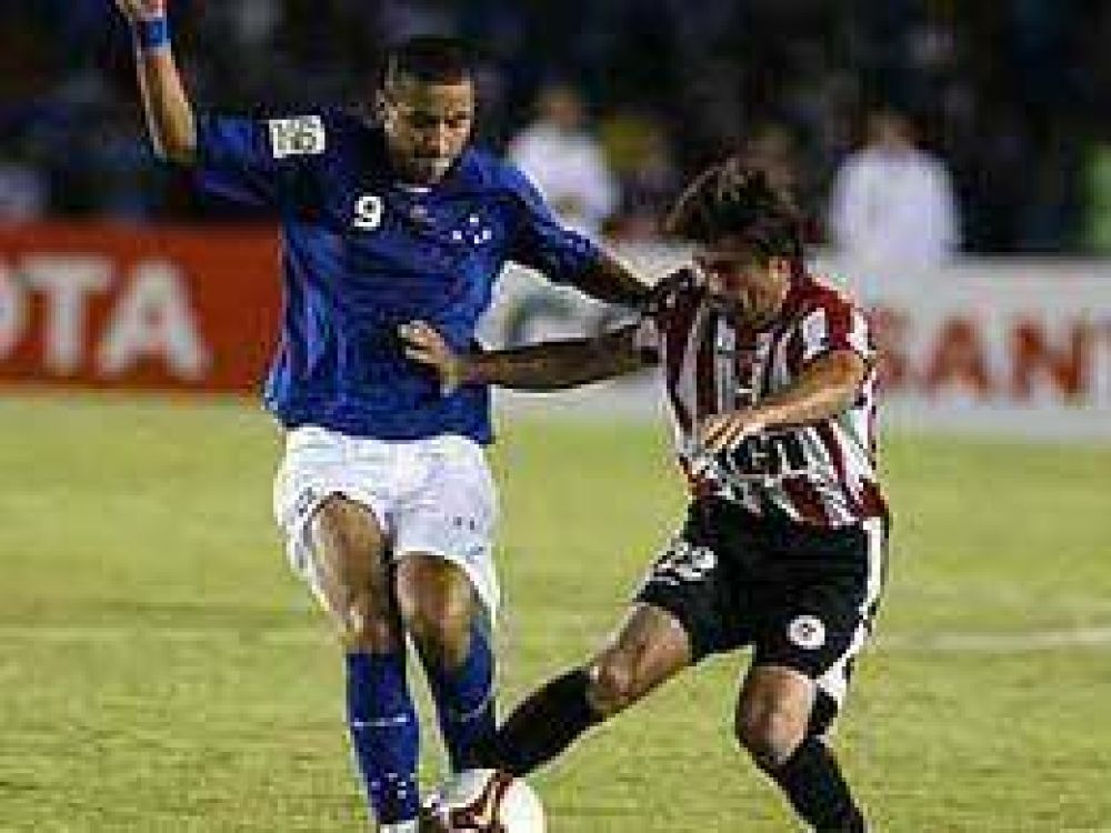 Estudiantes sufri� una dur�sima derrota en su debut copero.