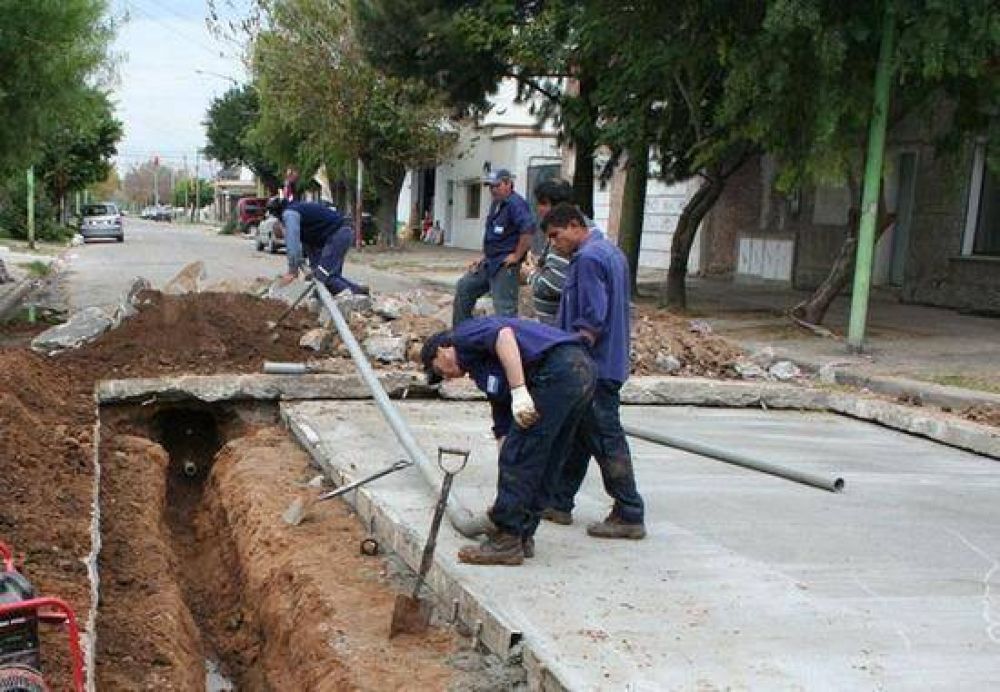 El Municipio contin�a con bacheos y gestion� la reparaci�n de ca�er�a maestra de agua potable