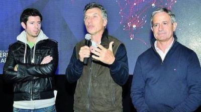 Una foto para apoyar a un ministro denunciado