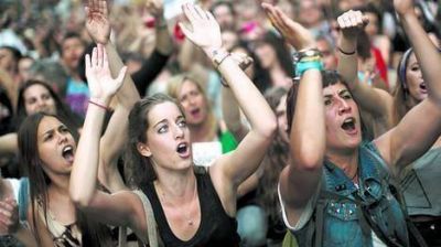 Los �indignados� copan Espa�a al grito de �tu deuda no la pagamos�