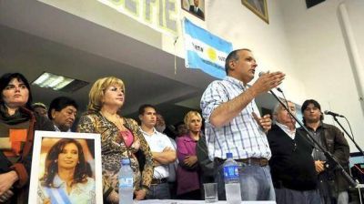 Buzzi propone un desagravio a Mosconi y volver a instalar su busto en sede de YPF