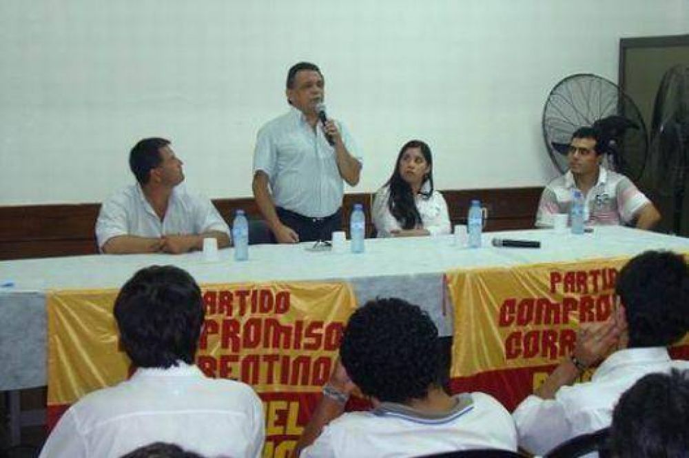 Boffil se reuni� con jovenes de Compromiso Correntino