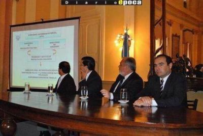 Colombi junta a sus funcionarios para afianzar la ruta a los cr�ditos