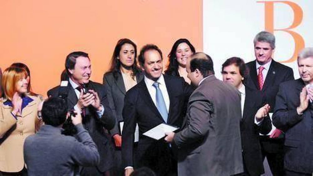 El gobierno de Scioli dice que la pelea con Mariotto ya complica la gesti�n