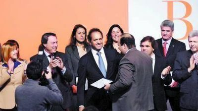 El gobierno de Scioli dice que la pelea con Mariotto ya complica la gesti�n
