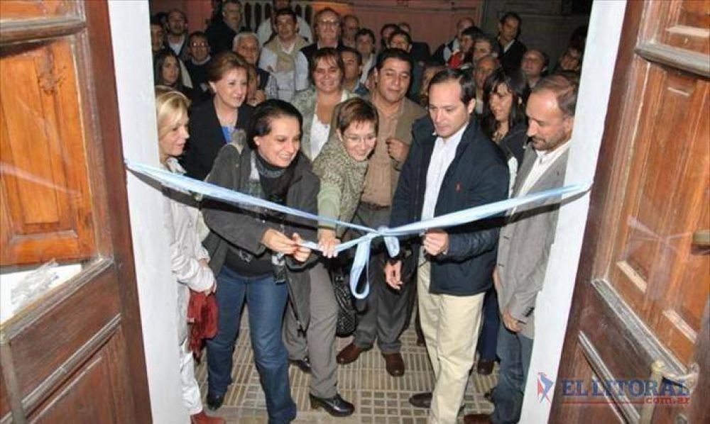 Con balc�n a la Rosada, el Frente para la Victoria inaugur� la sede de la �unidad�