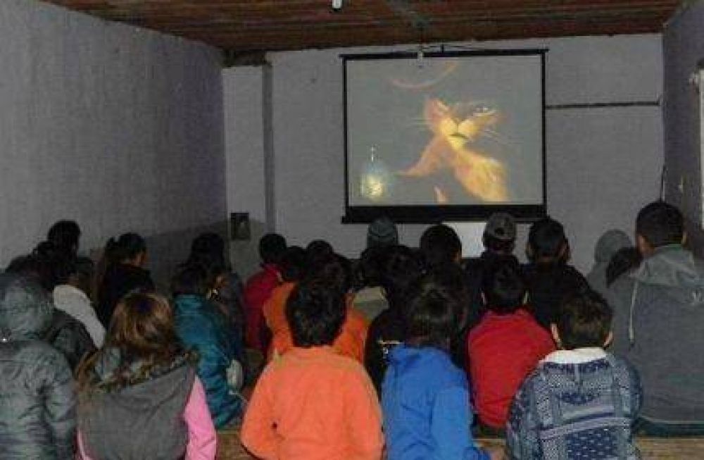 Comenzaron un Ciclo de Cine en el barrio Pueyrredon